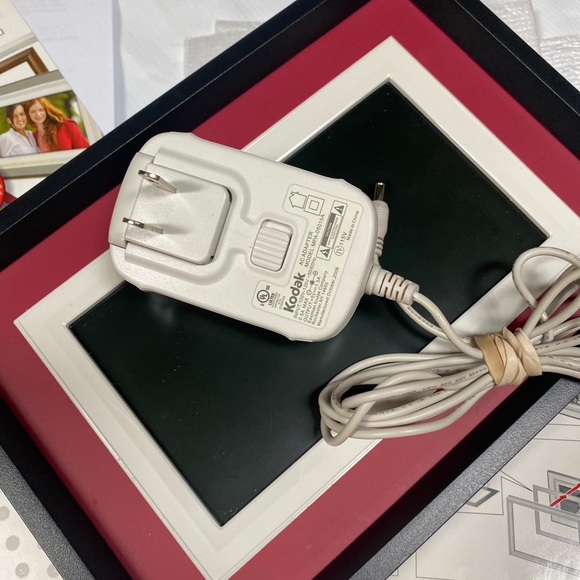 7” Kodak Easy Share P720 Digital Frame - Picture 5 of 10